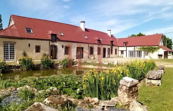 MAISON AU CHARME ATYPIQUE SUR VASTE TERRAIN - 15 MIN CHATEAU
