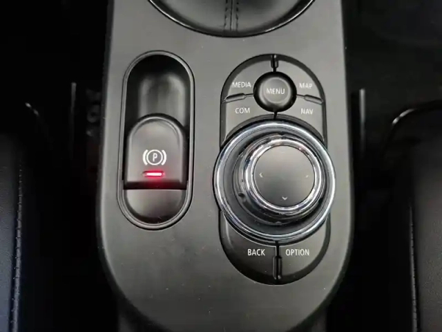 Mini Mini hatch 3 portes cooper 136 ch dkg7 — photo 27