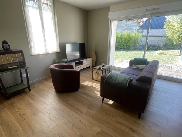 Neuville sur Vanne - Maison de plain pied rénovée 2 chambres