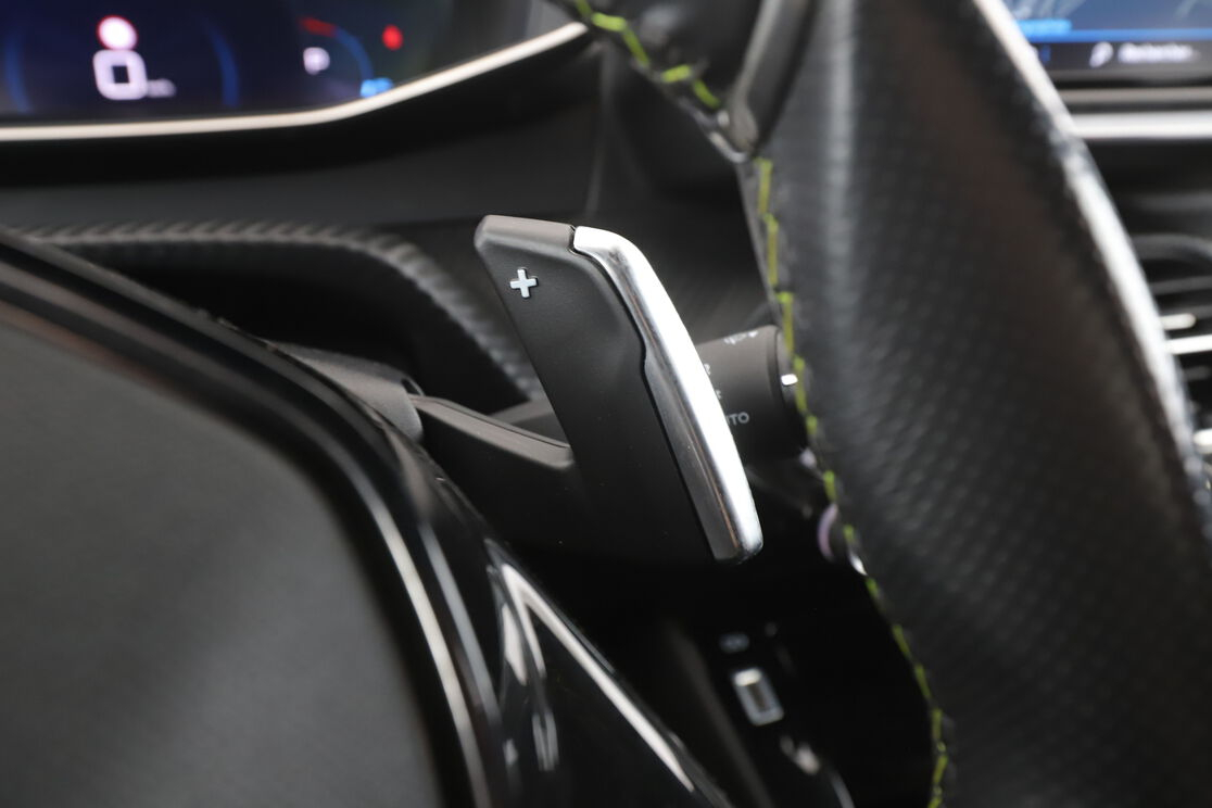 Peugeot 208 1.2 PureTech GT EAT8 — photo 14