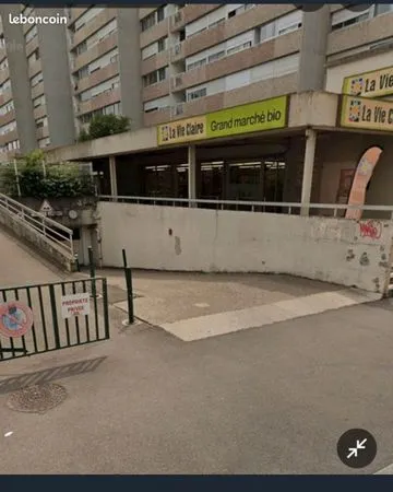 Garage gratte Ciel loue
