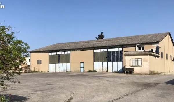 À LOUER - HANGAR PROFESSIONNEL D'ENVIRON 465 m² - SORGUES (84700)