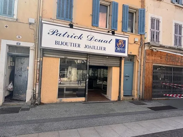 Local commercial 1 pièce 53 m²