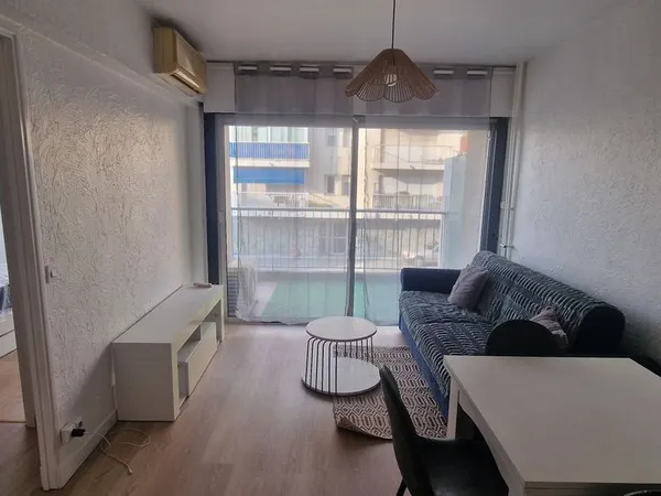 2 pieces meublé 33m2+ parking au Cros de Cagnes