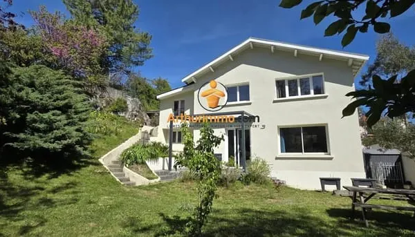 Maison familiale de type 6 avec T2 indépendant