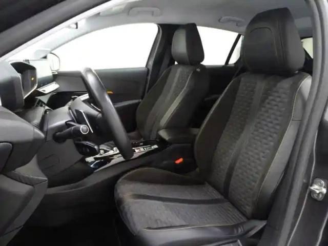 Peugeot 208 1.2 puretech 100ch s&amp;s roadtrip eat8 — photo 8