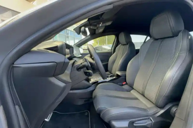Peugeot 208 hybrid 100 e-dcs6 — photo 9