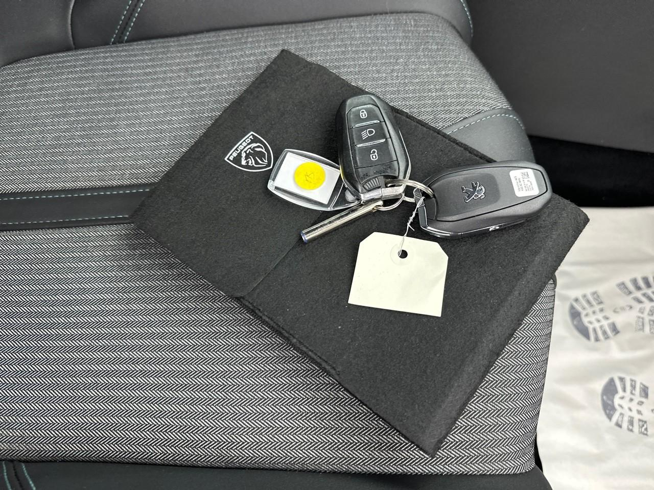 Peugeot 3008 hybrid 225 e-eat8 allure pack — photo 33