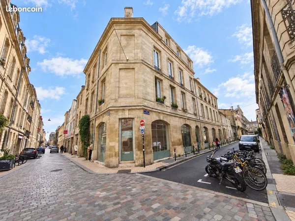 Bordeaux centre - local commercial / bureaux 168 m² - vitrine - cour