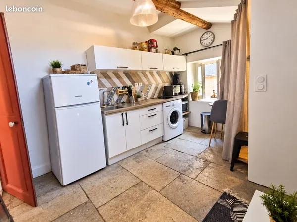 MONTPELLIER CENTRE - STUDIO ATYPIQUE 14,58 m² CARREZ / ENV. 26 m² AU SOL - DERNIER ÉTAGE - 74 900