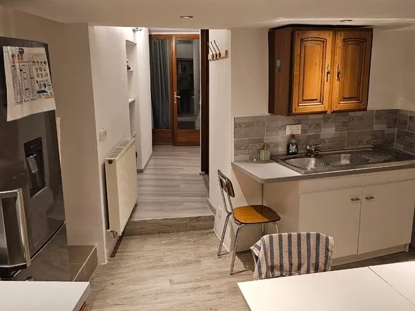 Appartement individuel tout equiper, wifi,cuisine equiper, chambre,salon avec BZ, machine a laver et