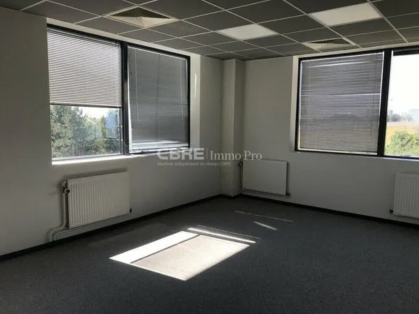 Bureau 2525 m²