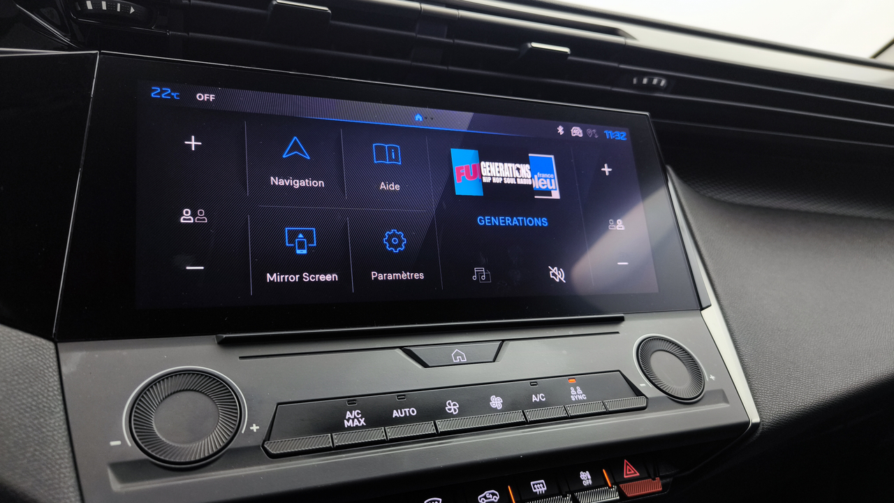 Peugeot 308 SW PHEV 180 e-EAT8 — photo 28