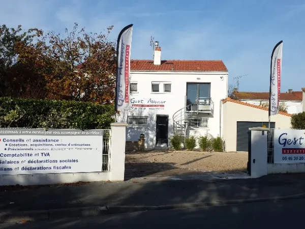 Bureaux indépendants 234 m² à louer – Lagord / La Rochelle – 8 bureaux + parking