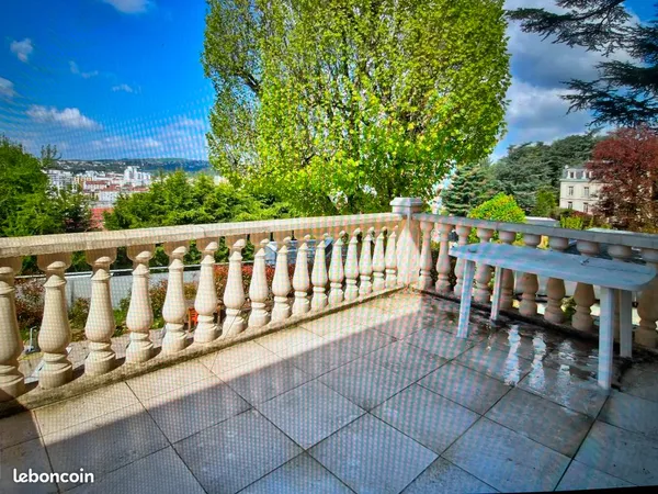 Tres bel appartement dans maison bourgeoise