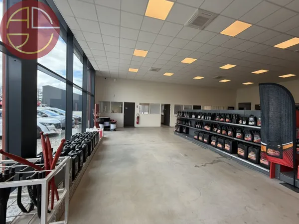 Local commercial 10 pièces 3000 m²