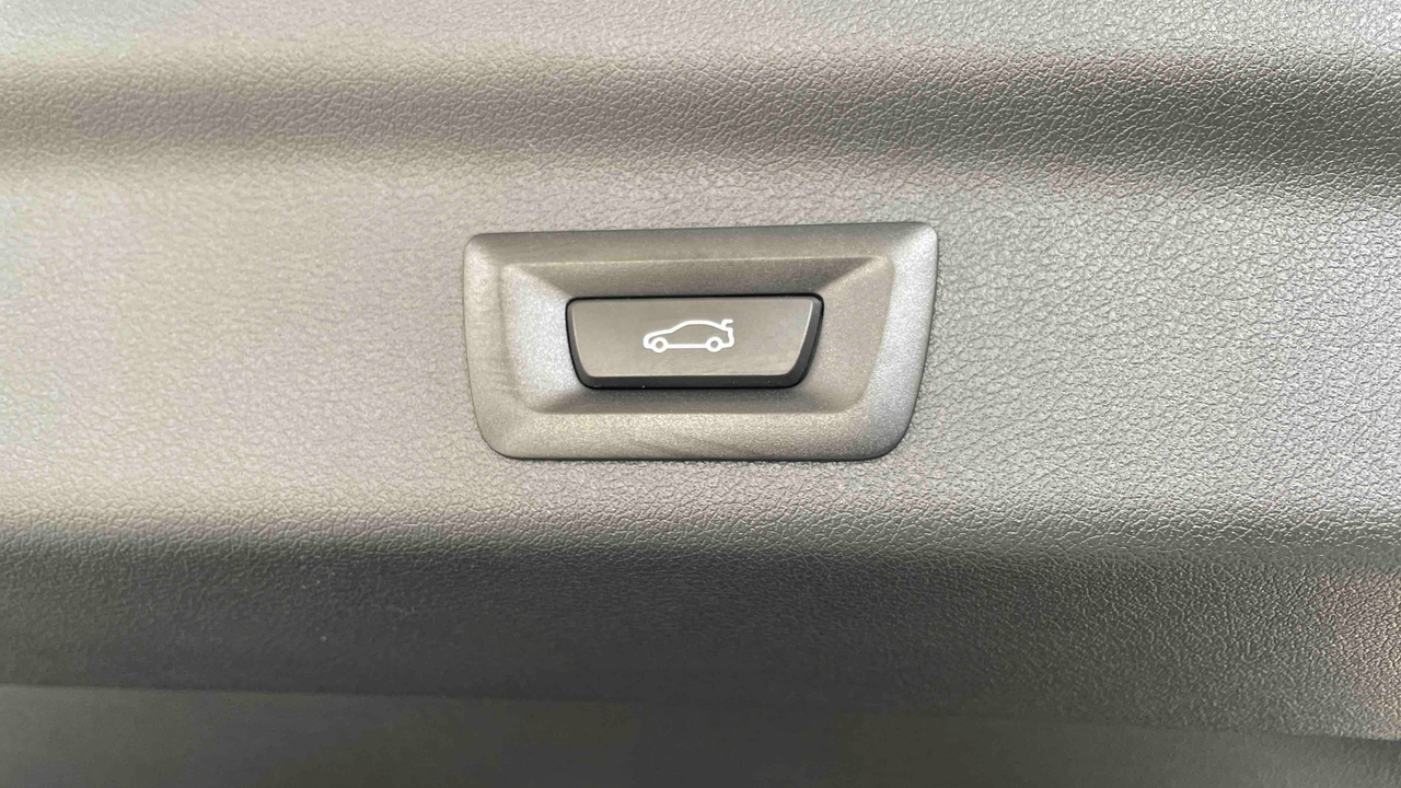 BMW iX1 eDrive20 — photo 18