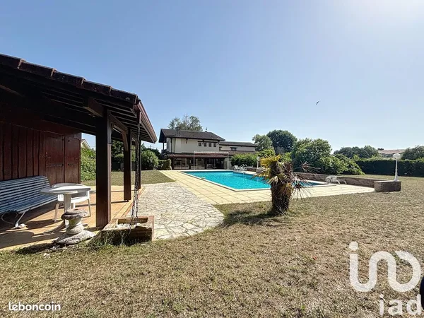 Maison 7 pièces 220 m²