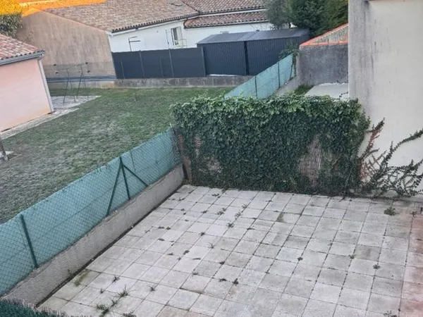 Frouzins. Dans résidence fermée et calme