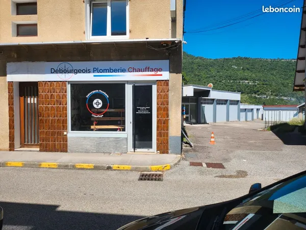 Local commercial, professionnel ou dépôt