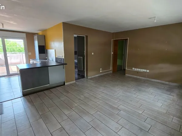 Maison 70 m² + Local Pro 55 m² - 3 Chambres, Jardin & Garage