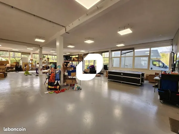 Bureau 446 m²