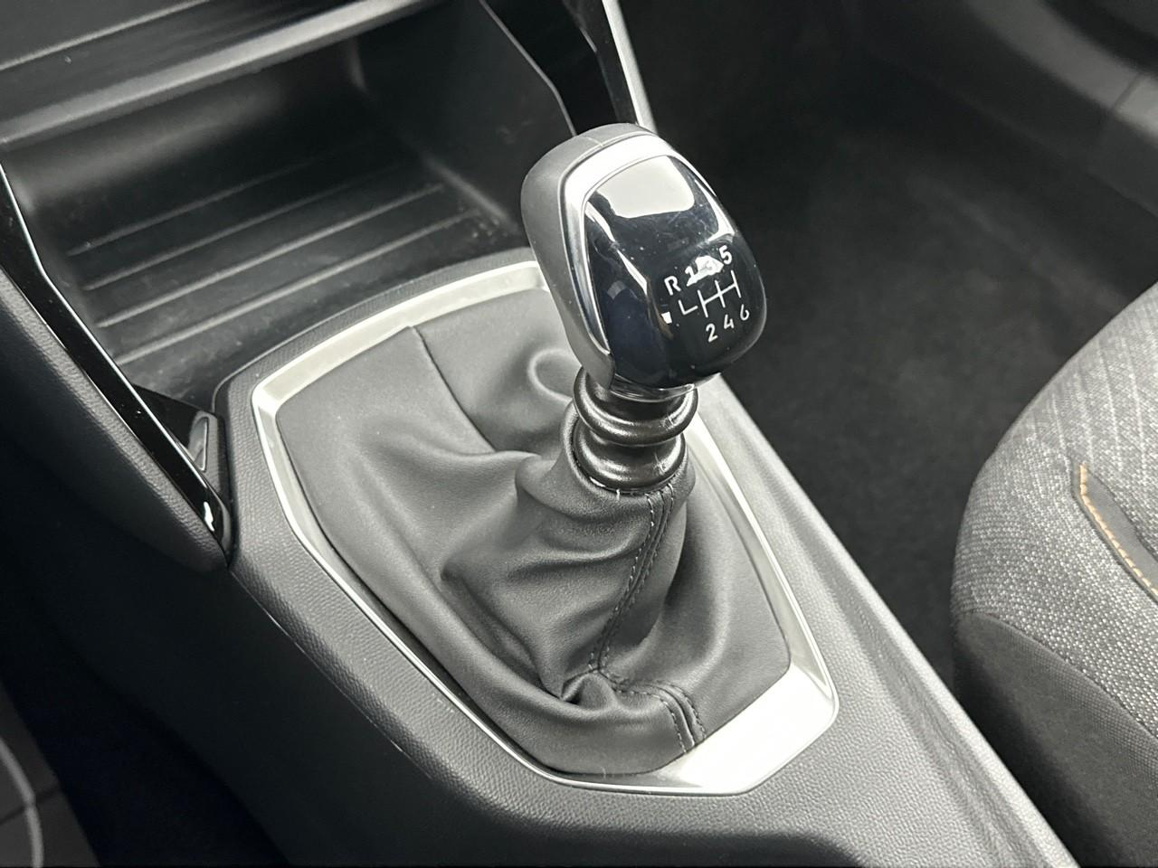 Peugeot 2008 100 s&s bvm6 style — photo 29