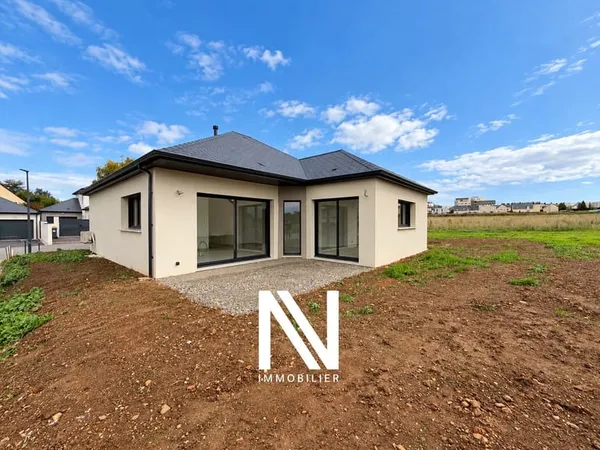Maison neuve vue dégagée