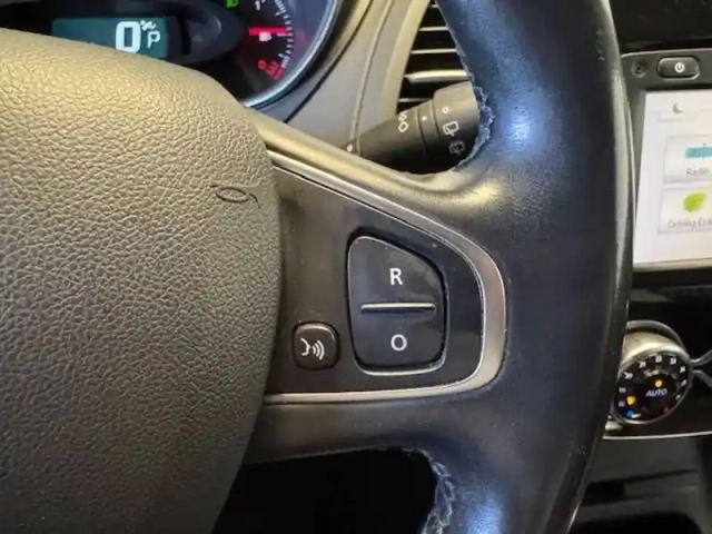 Renault Captur dci 90 edc — photo 26