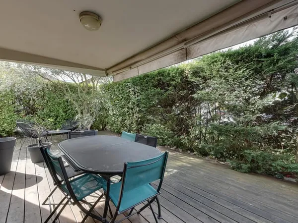 SUPERBE 4 PIECES + CUISINE EN REZ DE JARDIN ECHIROLLES NOUVE