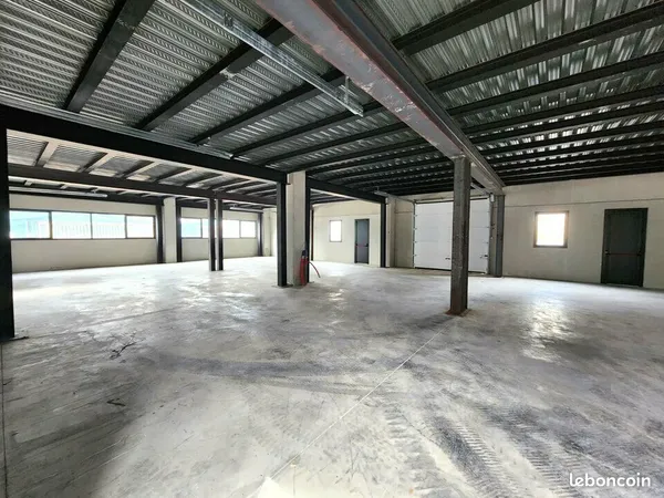 ENTREPOT - LOGISTIQUE 760 m² TOURRETTES