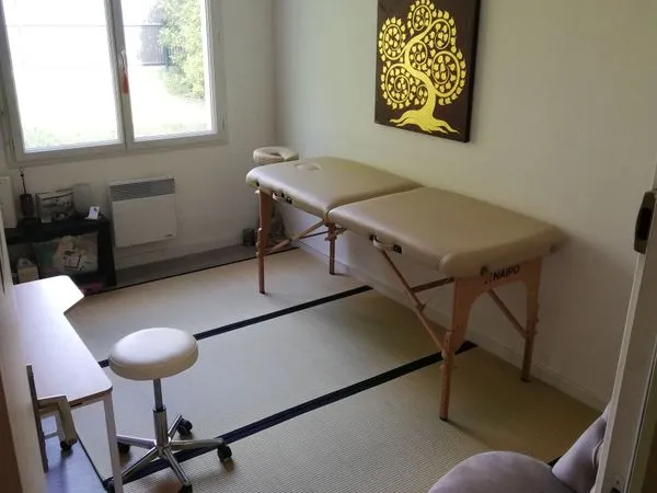 Partage cabinet : soins sur table & au sol sur futon