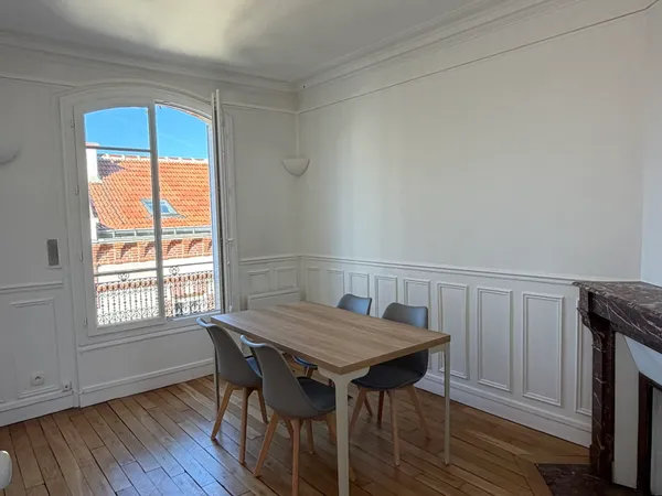Meudon Mairie - T2/T3 meublé de 45.8 m² - Lumineux & Calme - Proche Transports & Commerces