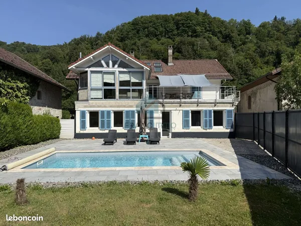 Maison 8 pièces 220 m²