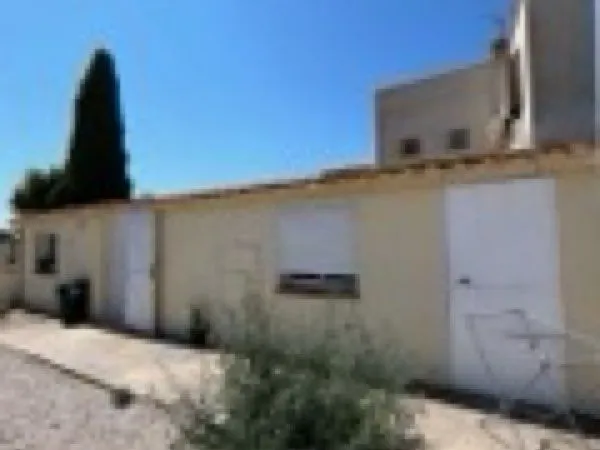 Maisonnette T2 Meublée climatisée avec extérieur et place de parking