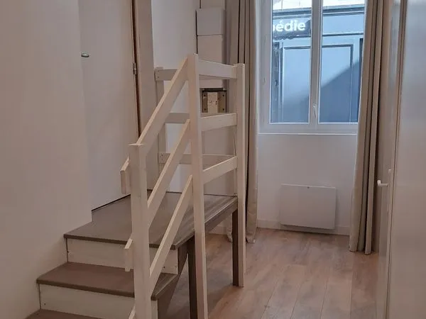 Bureau et espace de travail Location Vinay  12m² 250€