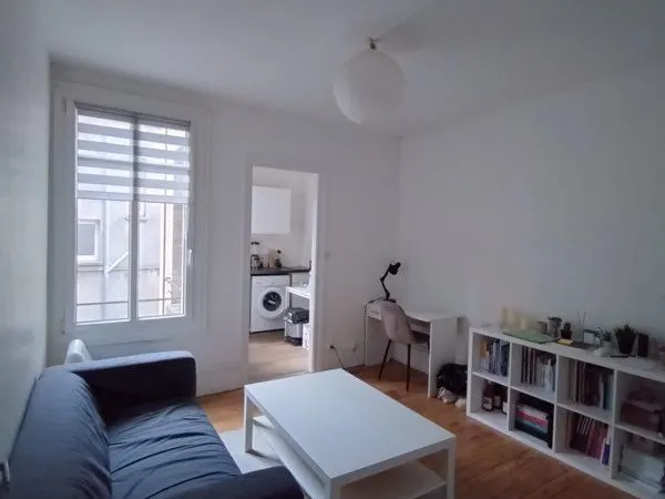 À louer - Appartement meublé de 33 m² situé au 2e étage, dans le secteur recherché de Coty, rue Erne