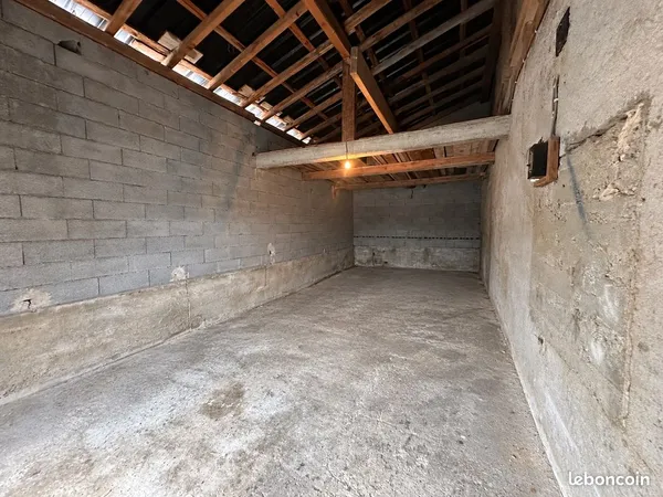 à louer - grand garage / box de 37 m² - bernex (74500