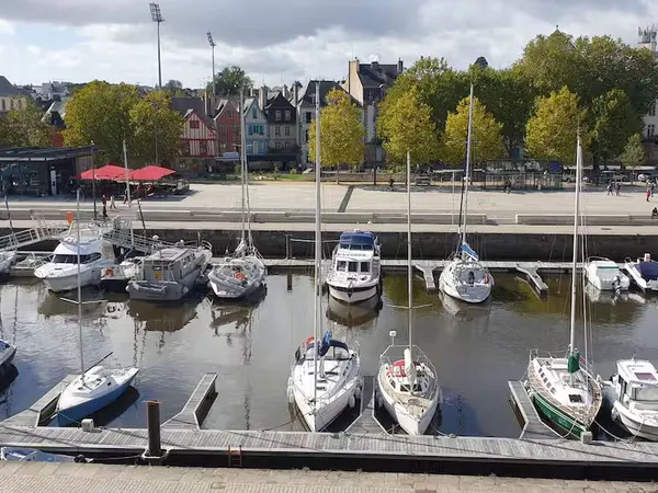 T2 meublé avec magnifique vue port + terrasse + garage