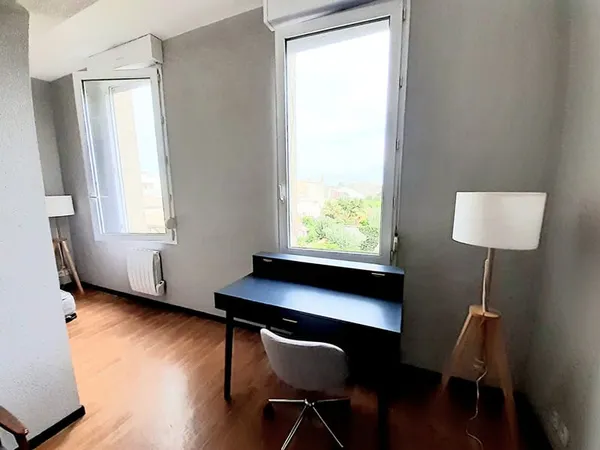 Joli Studio meublé - Camille Julian