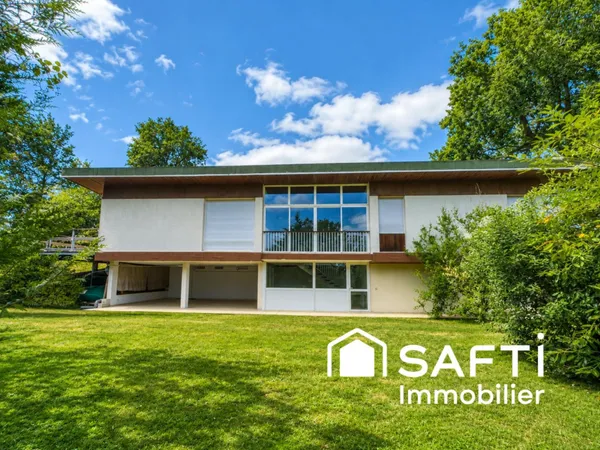 MAISON FAMILIALE SPACIEUSE AU CALME