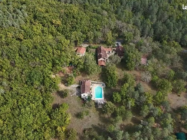 Propriété 14 pièces 300 m²