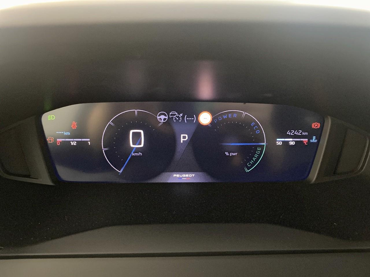 Peugeot 2008 hybrid 145 ch e-dcs6 allure — photo 13