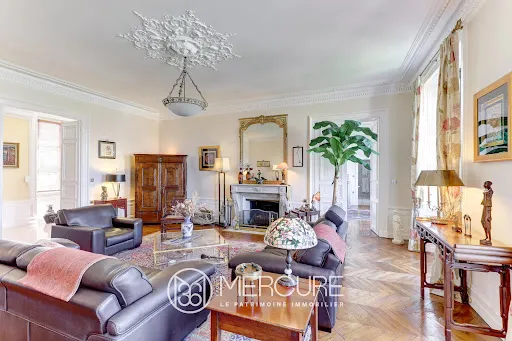 Appartement 12 pièces 327 m²