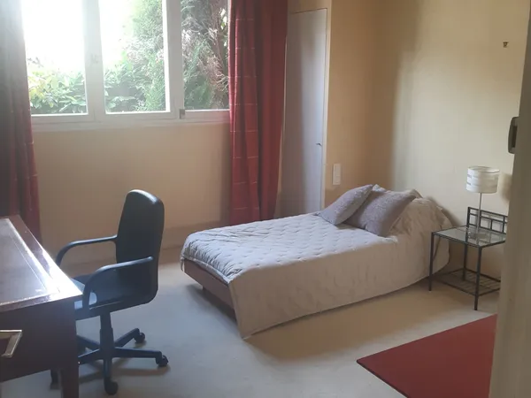 Loue chambre pour étudiante à Rennes centre Nord 15m²