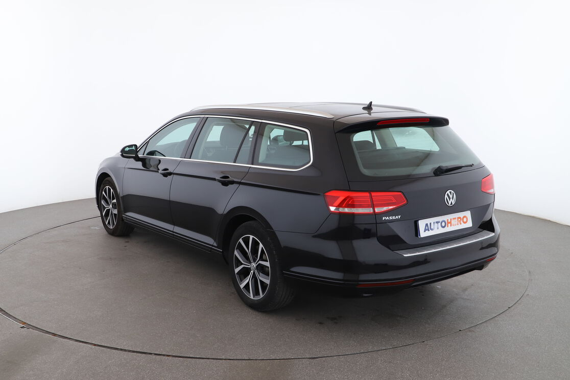 Volkswagen Passat SW 1.5 TSI EVO BlueMotion Tech Connect DSG7 — photo 3