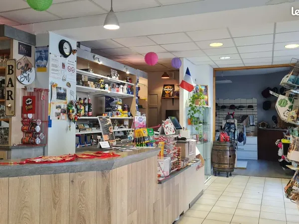 Bar, restaurant