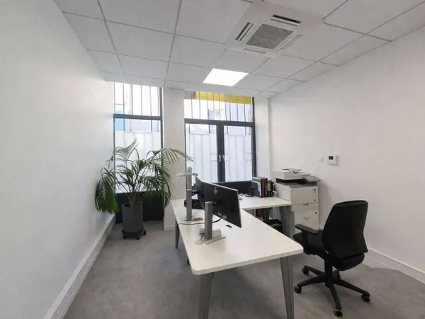 Bureaux 1 pièce 235 m²