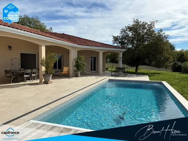 Maison contemporaine T5 avec piscine sur 1860m² de terrain