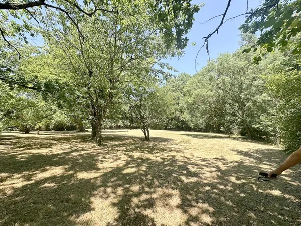 CASTELMAUROU, terrain viabilisé de 1 651 m2